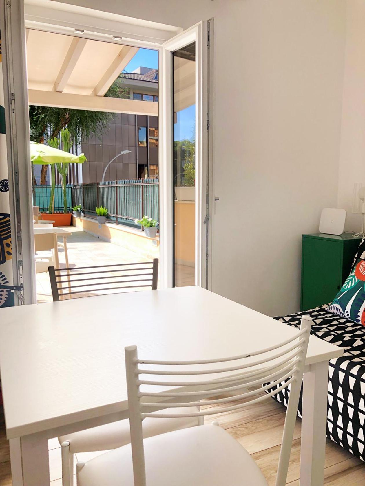 Wonderful Little Gem With A Large Private Terrace! Appartamento